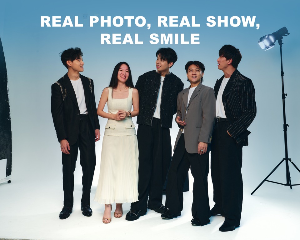 The MADgicians photographed together in a studio, under the words &ldquo;real photo, real show, real smile&rdquo;